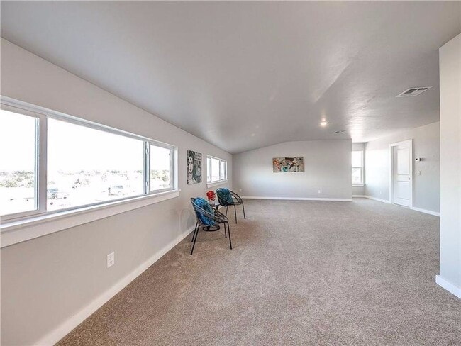 Building Photo - Beautiful 3/2 on a .56 acre lot!