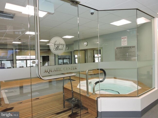 Building Photo - 1420 Locust St