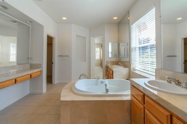 Building Photo - 1260 Ustilago Dr