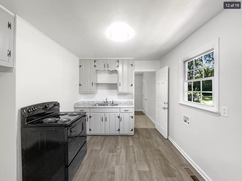 Building Photo - 114 McKinley St