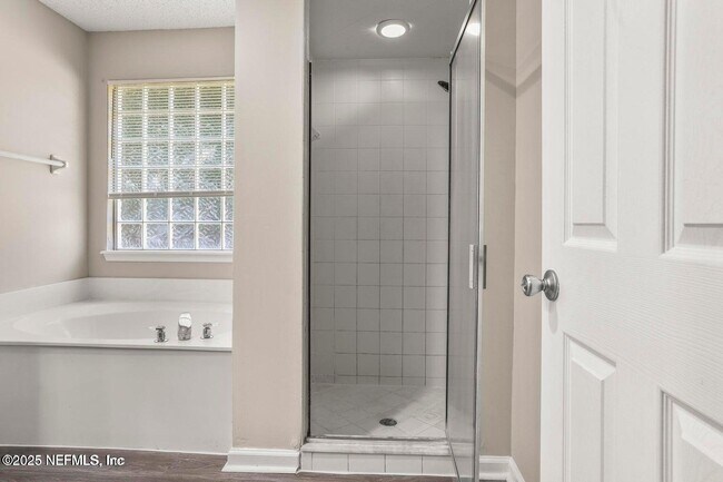 Building Photo - 3924 Victoria Landing Dr S