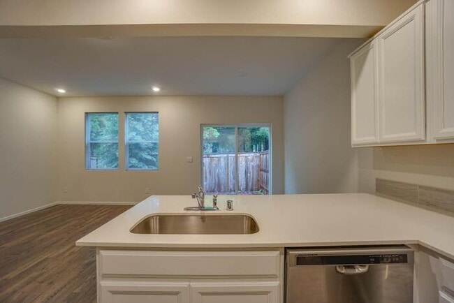 Building Photo - 5824 NE 80th Ct