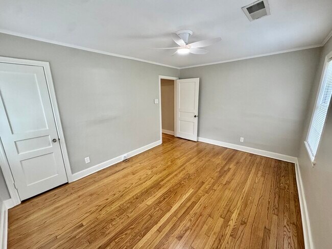 Building Photo - 907 Echles St
