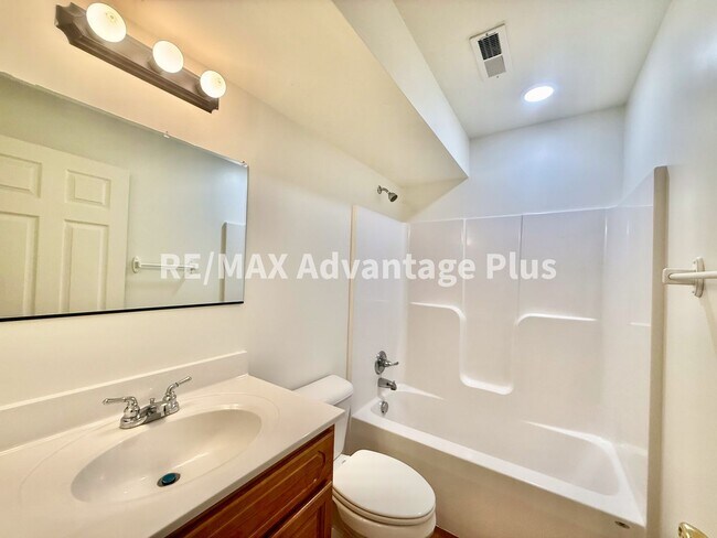 Building Photo - 408 Winston St