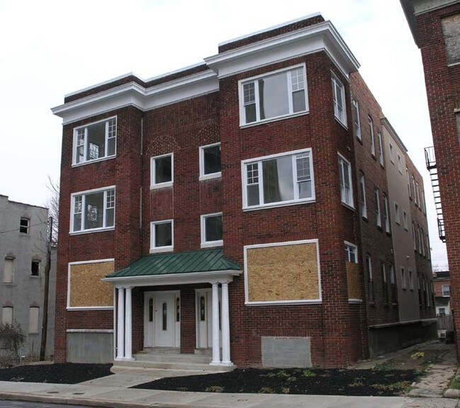 Building Photo - 2443 Callow Ave