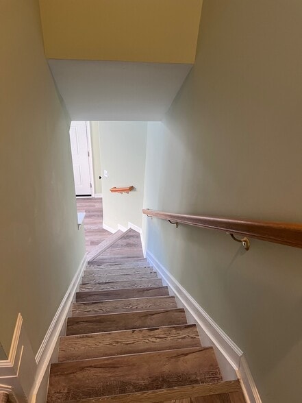 Building Photo - 1011 Meadow View Dr