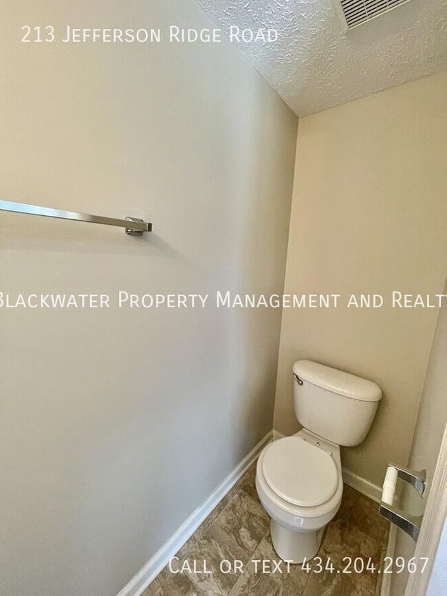 Building Photo - 213 Jefferson Ridge Rd