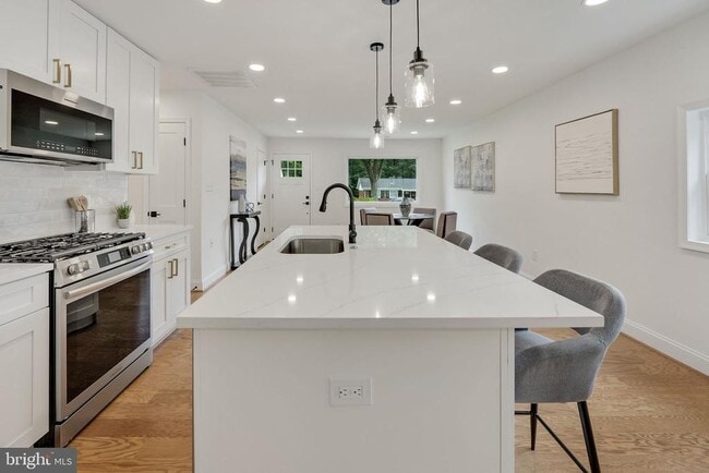 Building Photo - 14332 Belleville Ave