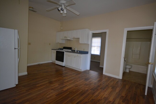 Building Photo - Cute As A Button - Available July 5, 2024