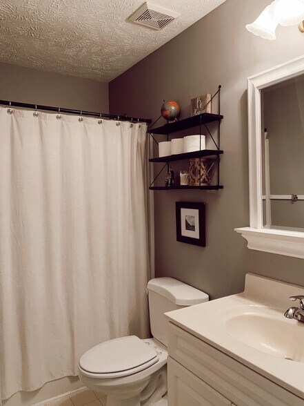 Guest Bath - 121 Rothbury Dr