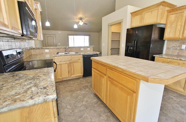 Building Photo - 1161 Kaetzel Way