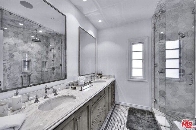 Building Photo - 1203 Park Way