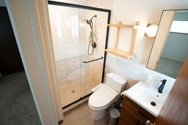 Building Photo - 180 Estes St