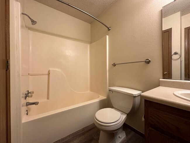 Building Photo - 1060 Farley Cir