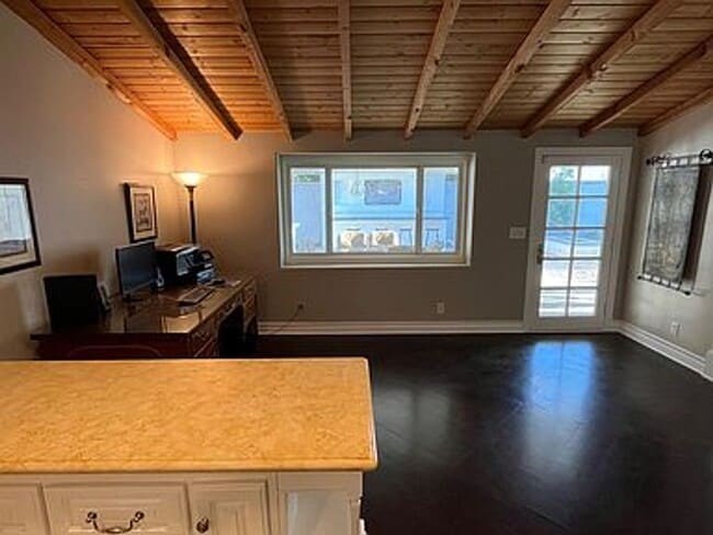 Building Photo - Westlake Village First Neighborhood Cul-De-Sac Home ** Non-Smoking Home/Property**