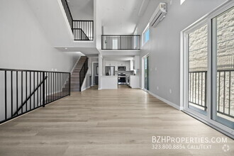 Building Photo - Beautiful Modern Duplex in the heart of No...