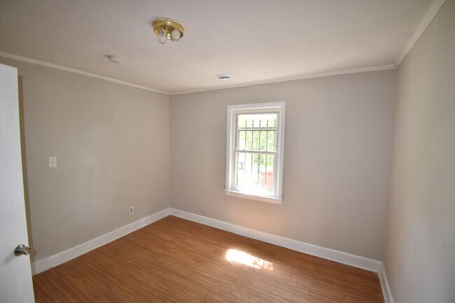 Building Photo - Coming Soon! 3 Bedroom and 1 Bath Home (Pets Considered)