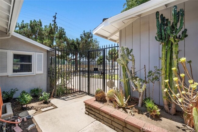 Building Photo - 5210 Ventura Canyon Ave