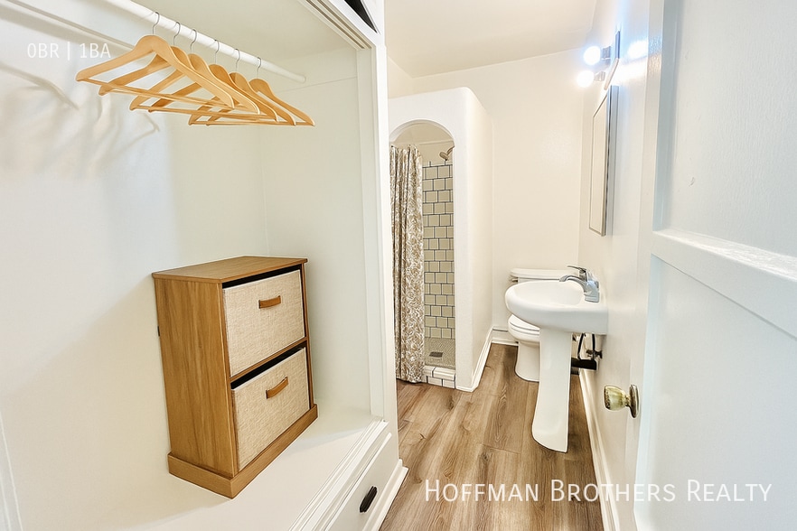 Building Photo - 2606 Normandie Ave