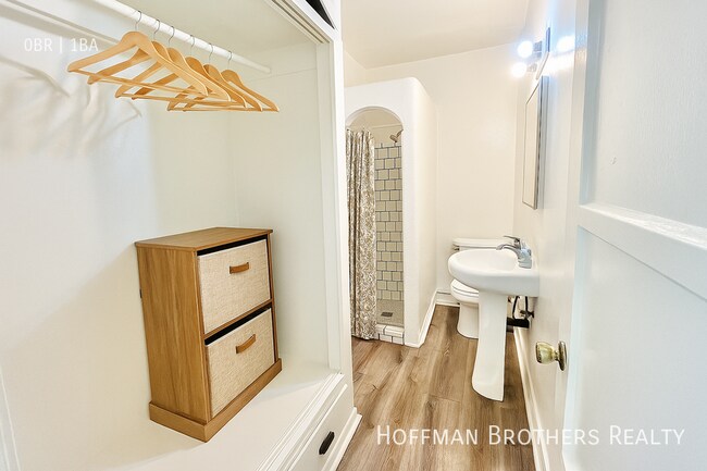 Building Photo - 2606 Normandie Ave