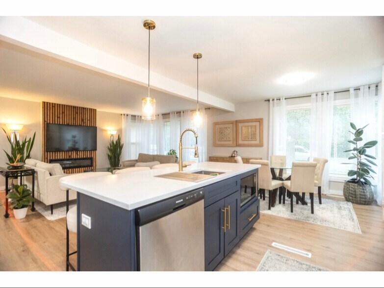 Building Photo - 726 Lawler Ave