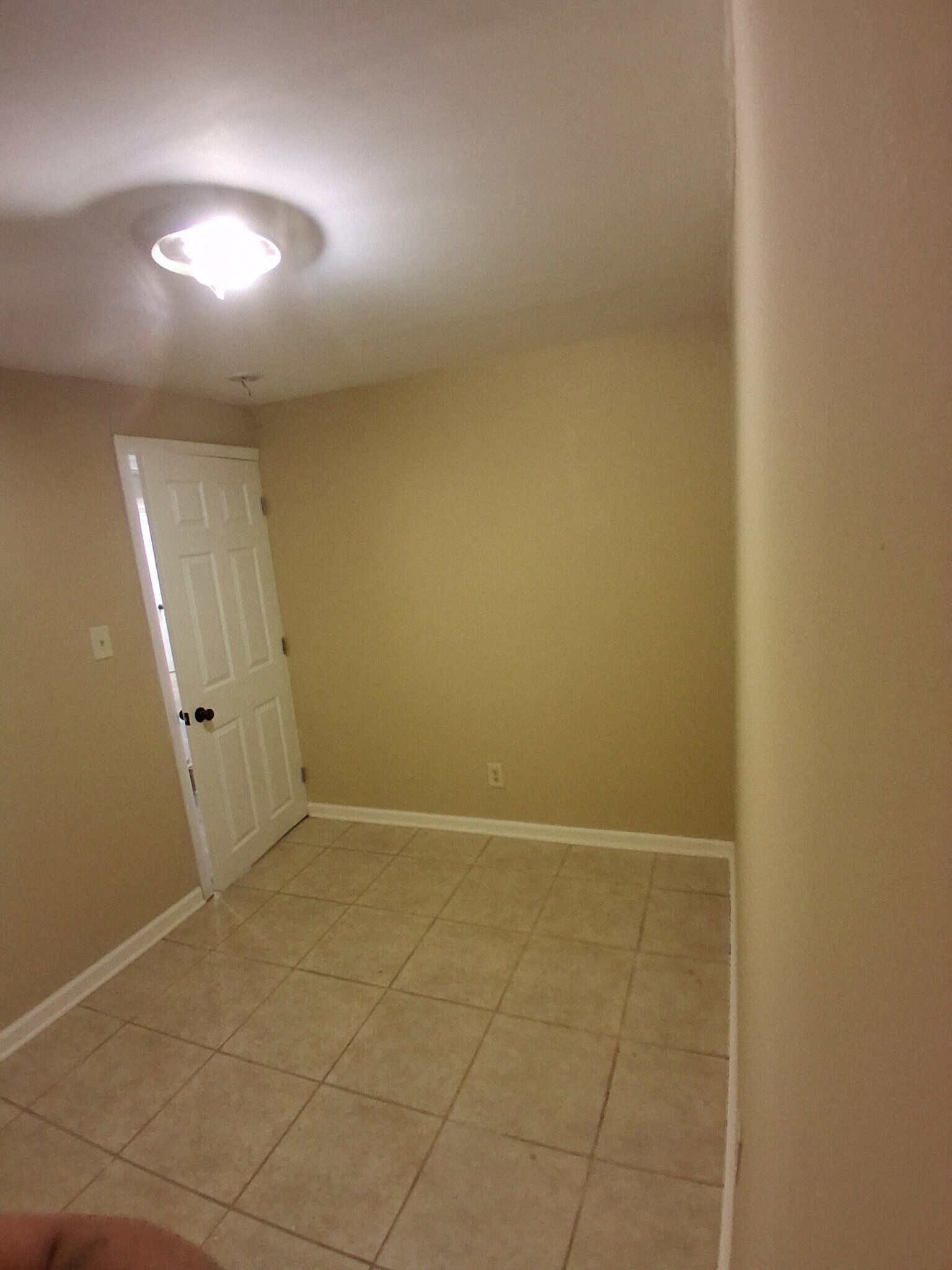 Building Photo - 1610 Maple Ave