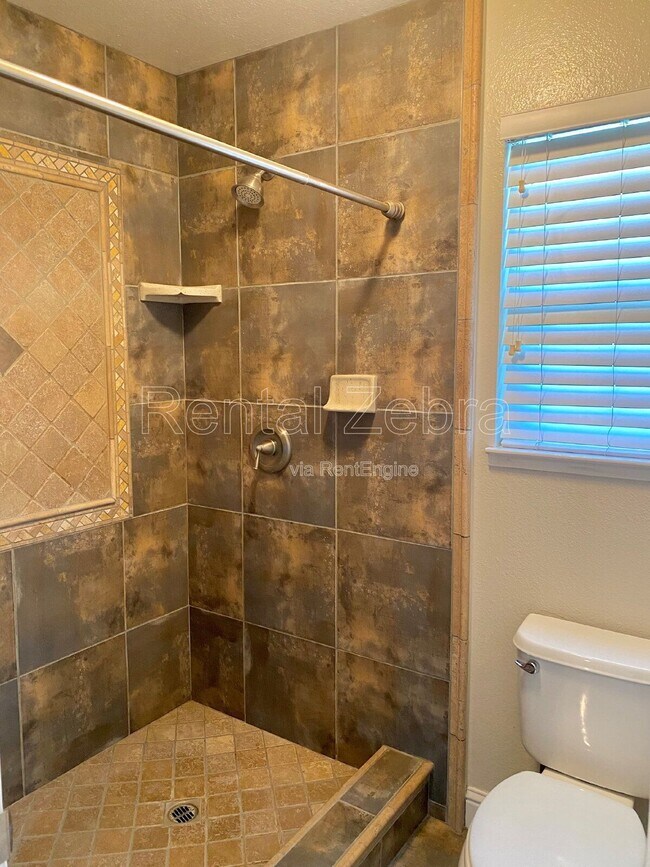 Building Photo - 1216 Rose Ave