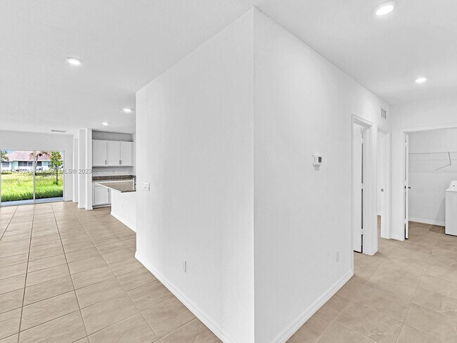 Building Photo - 2033 SW Castinet Ln