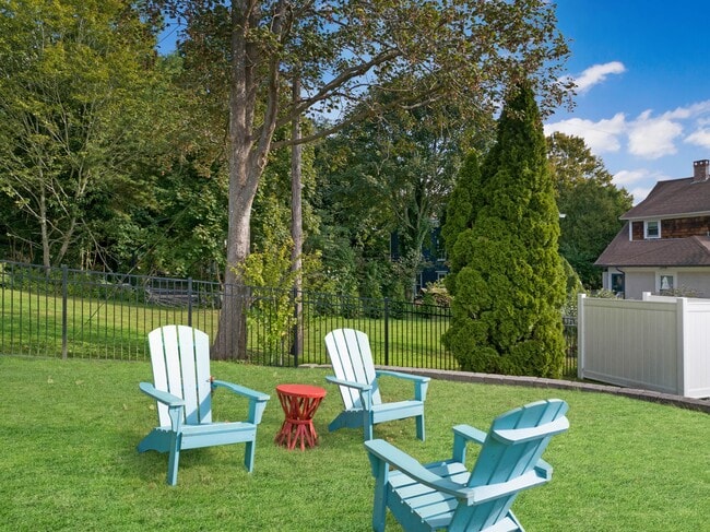 Building Photo - 5 Pearl St