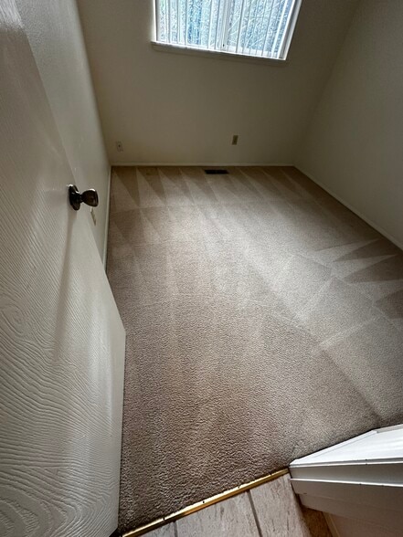 Building Photo - 515 16th Ave SE