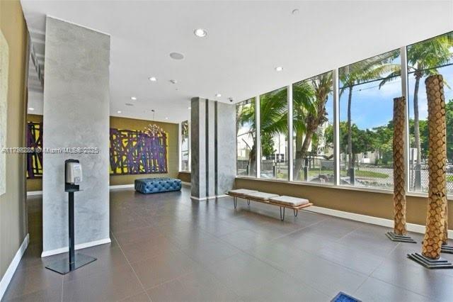 Building Photo - 2100 Park Ave