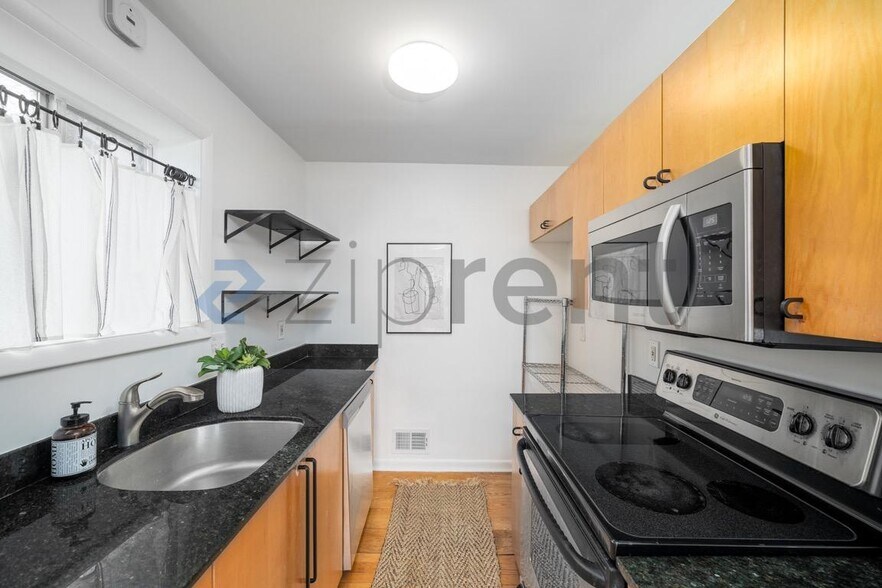 Building Photo - Unit 206