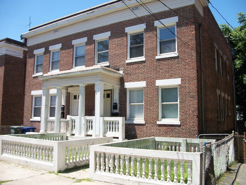 Building Photo - 371 Dover St