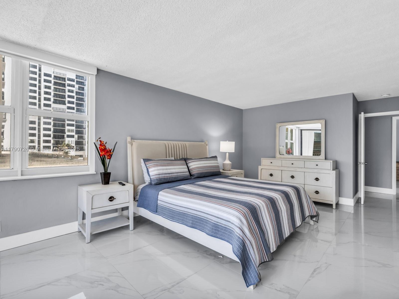Building Photo - 2101 S Ocean Dr