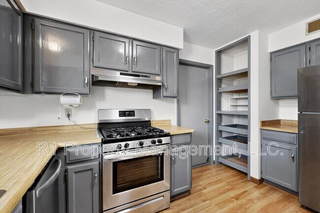 Building Photo - 2702 Avenida Del Sol