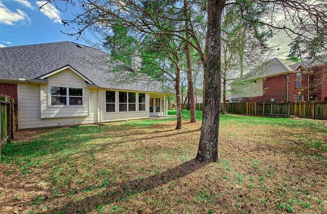 Building Photo - 4018 Old Pine Grove Dr