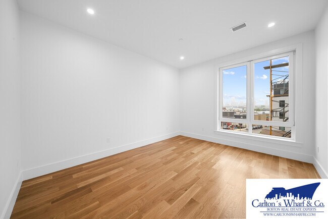 Building Photo - 218 Old Colony Ave