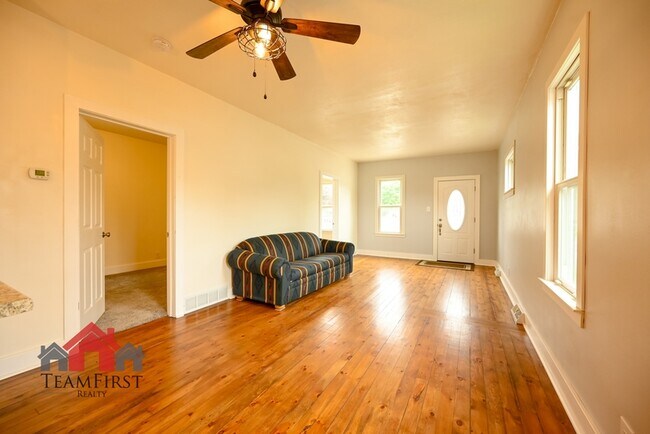 Building Photo - 1115 Cardinal Ln
