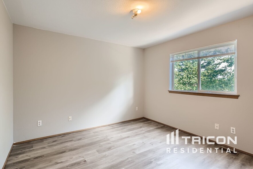 Building Photo - 2909 S 76th St