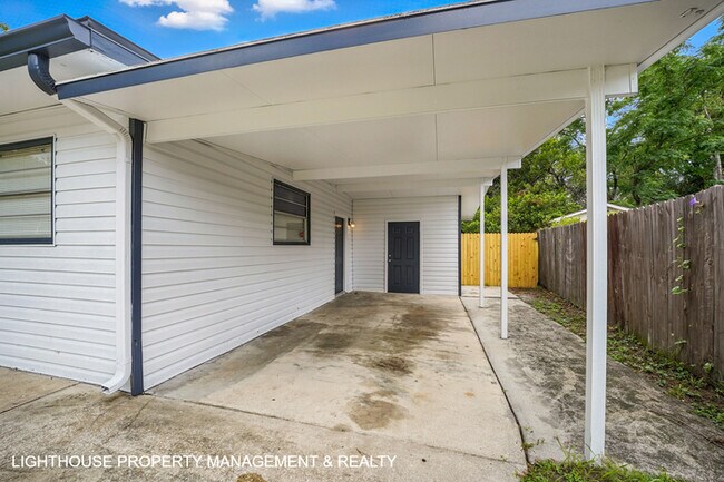Building Photo - Stunning, Fully Renovated 4 Bed/2 bath Home!