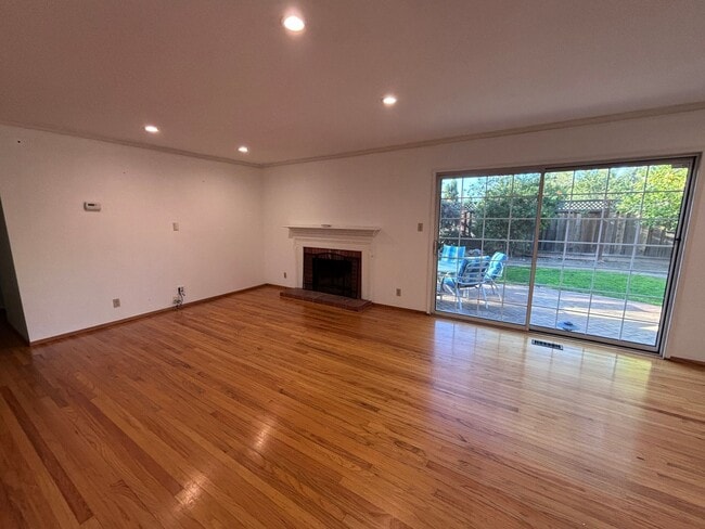 Building Photo - CAMBRIAN - Beautifully maintained home with hardwood floors and central A/C.