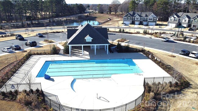 Building Photo - 761 Earhart St NW