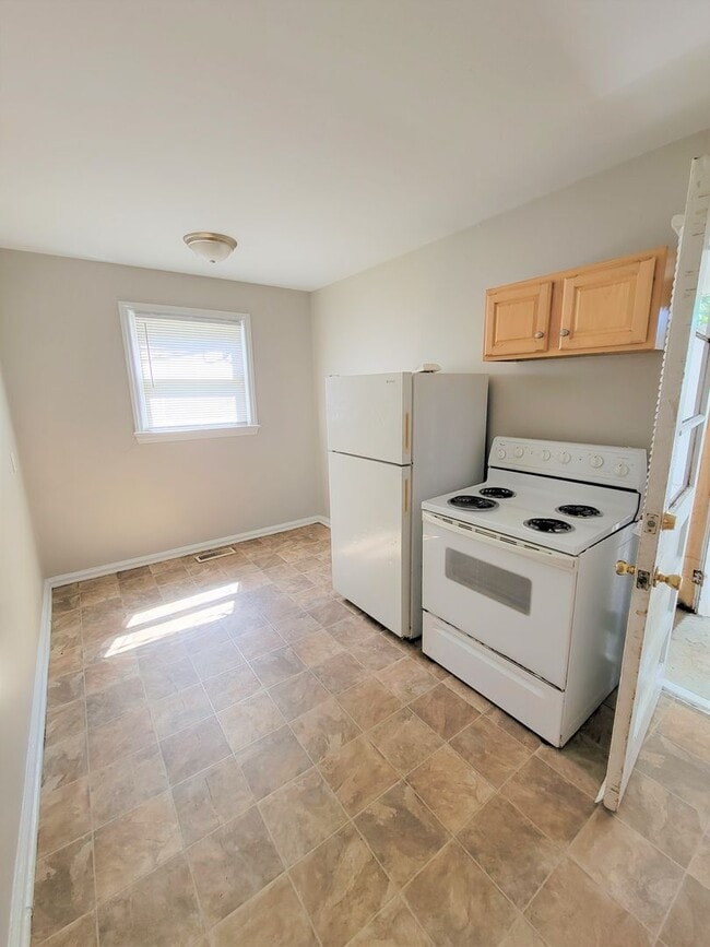 Building Photo - COMING SOON- Adorable 3 Bedroom Home 1 bath house
