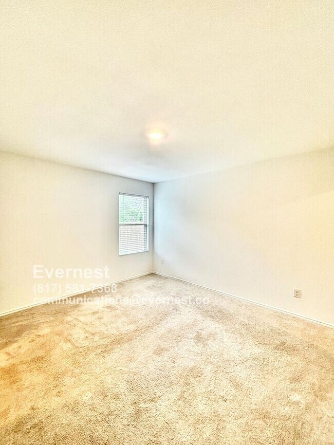 Building Photo - Beautiful 3-Bedroom Home with Spacious Yar...