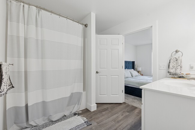 Building Photo - 504 W Prospect St