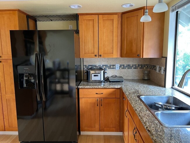 Building Photo - Private access to Lake Sammamish house