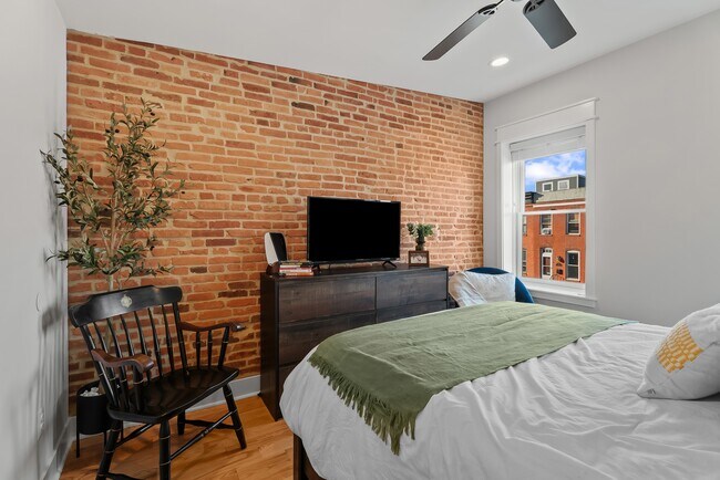 Building Photo - 531 E Fort Ave