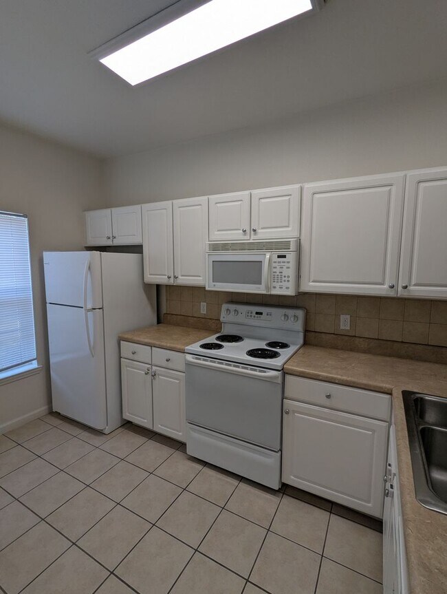 Building Photo - 4833 NW 46th Pl