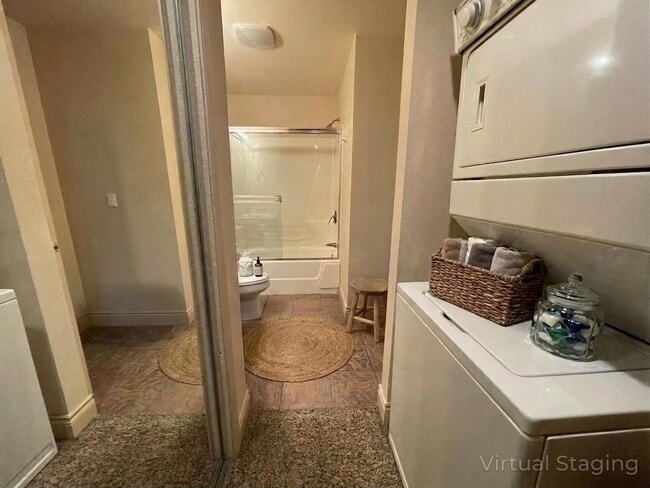 Building Photo - Beautifully Furnished One bedroom, One bath in Branson, Mo. with a View from the Sunroom