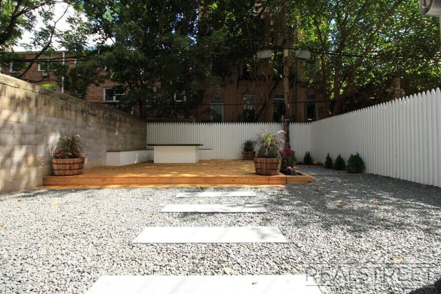 Building Photo - Stunning NEW 2 BED in Cobble Hill!